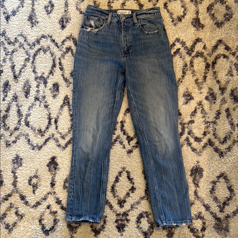 Abercrombie & Fitch - high rise mom jean, curve love size 25